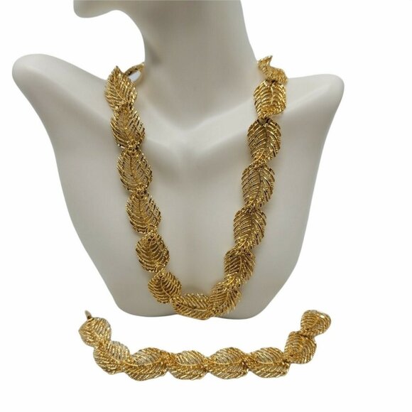 NAPIER Gold Tone Mid-Century Garland of Leaves Cho - Picture 1 of 4